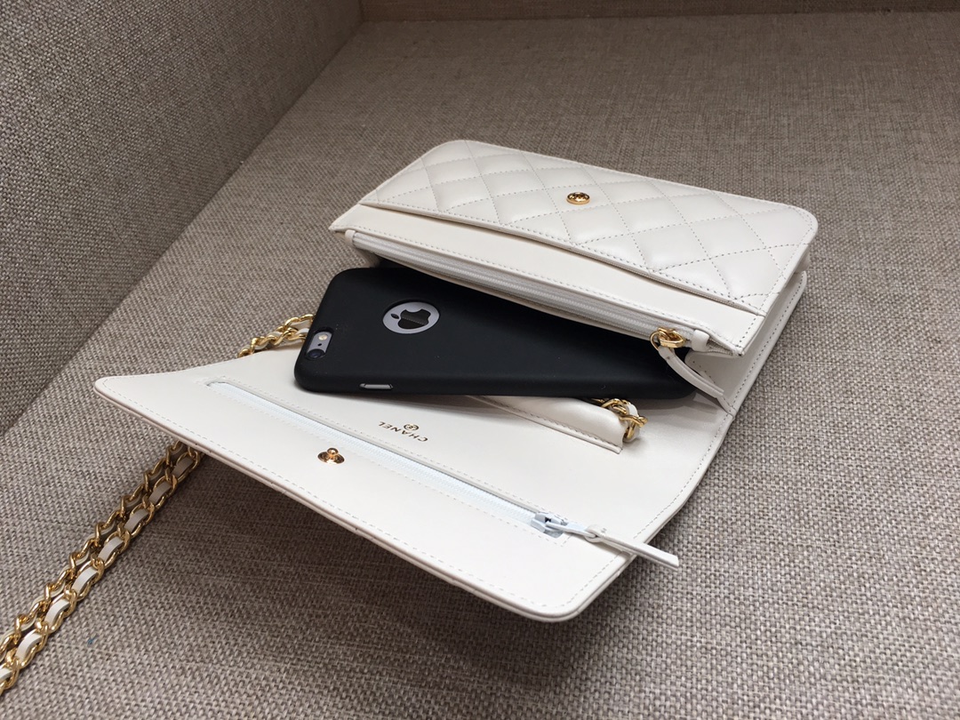 Lambskin Wallet On Chain Shoulder Bag A33814 White/Gold